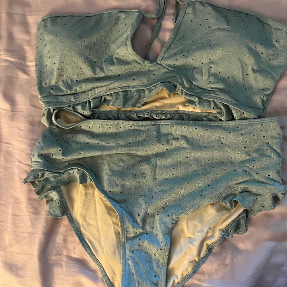 3x woman’s bikini